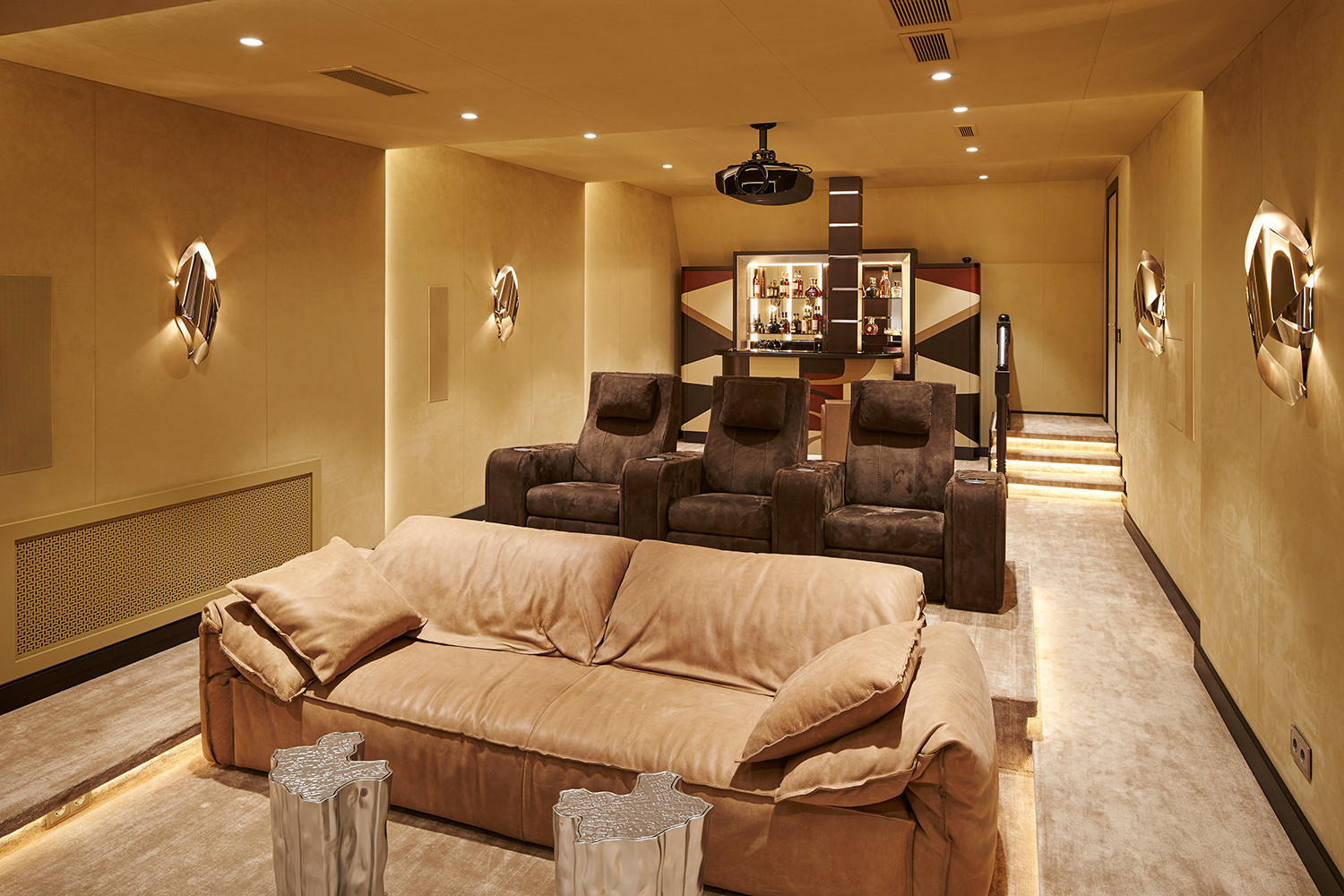 Домашний кинозал на Новой Риге