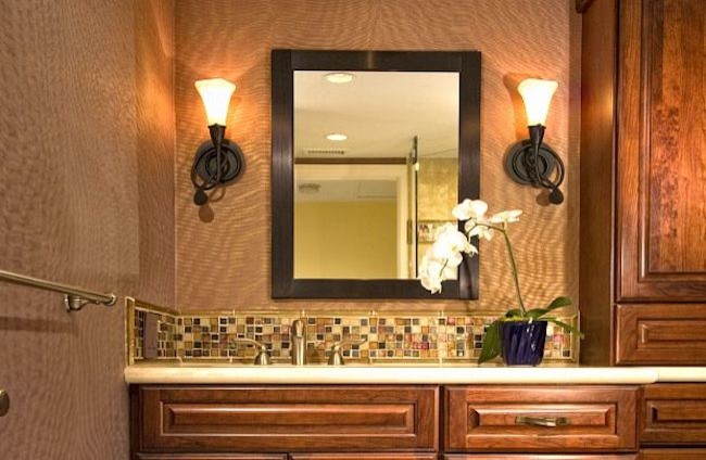 Example of a transitional home design design in Orange County