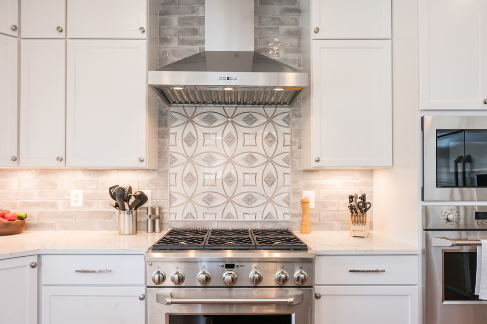 Kitchen - transitional kitchen idea in Baltimore