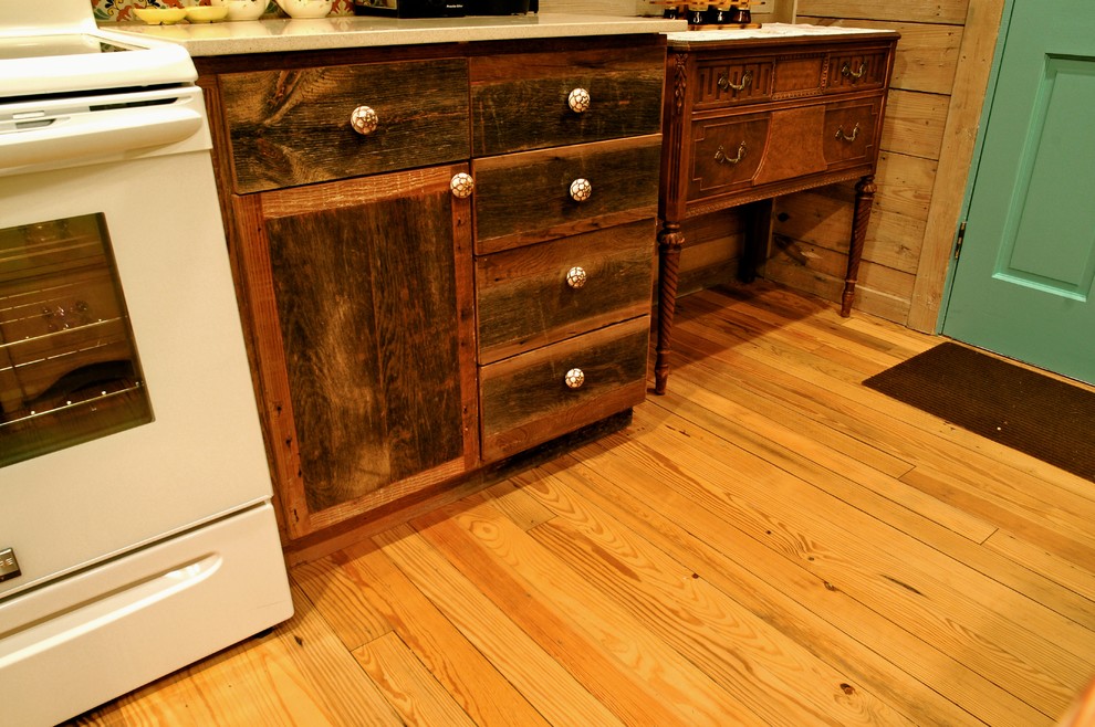 Kitchen - rustic kitchen idea in Austin