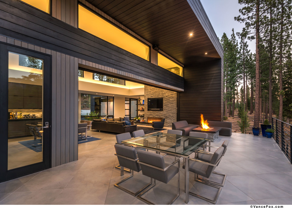 Trendy patio photo in Sacramento