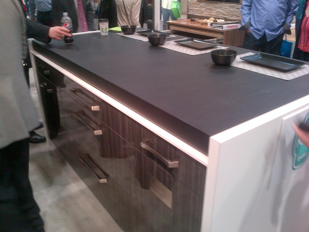 Kitchen - transitional kitchen idea in Calgary