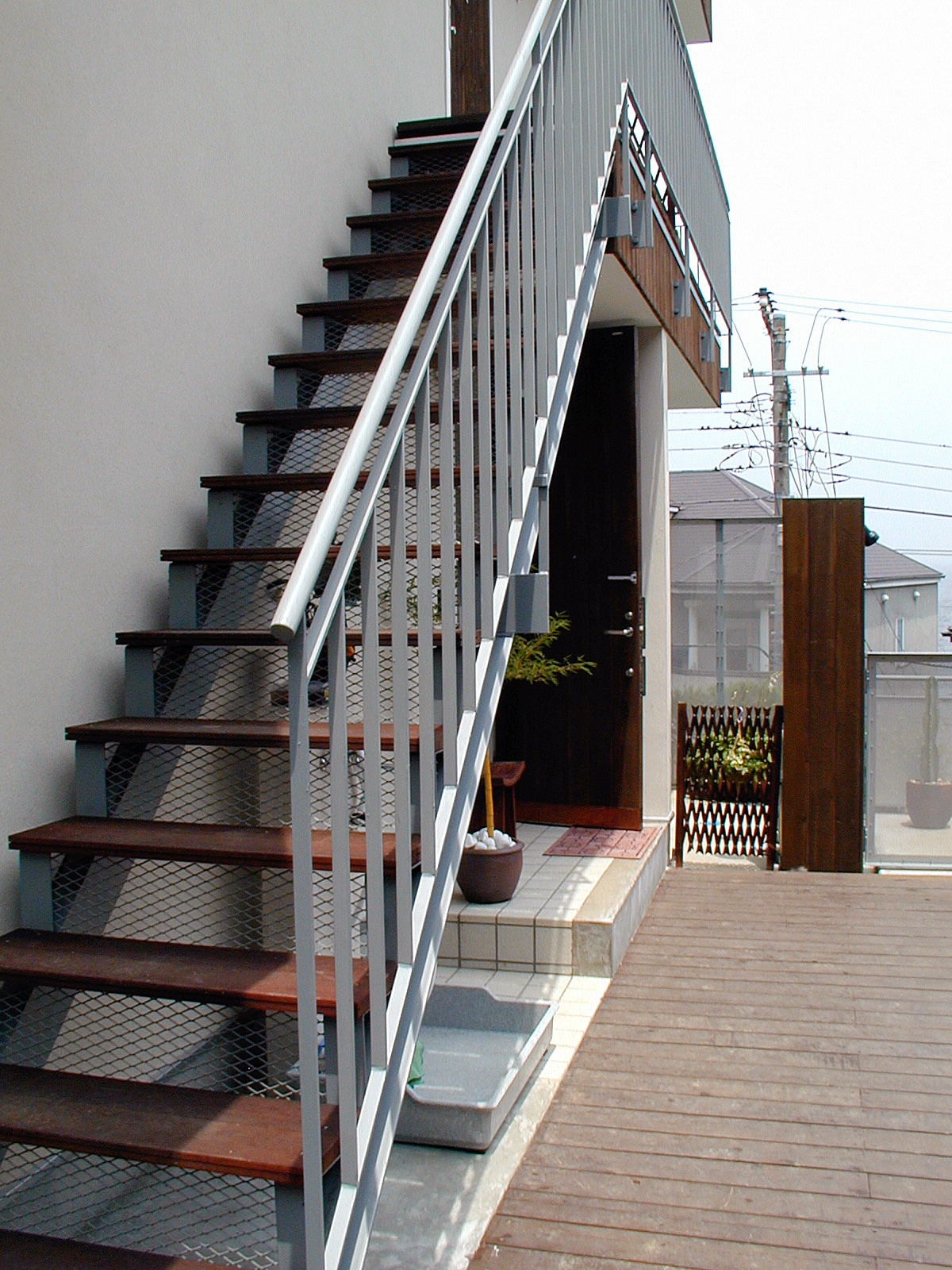 玄関前アプローチ　YK-House