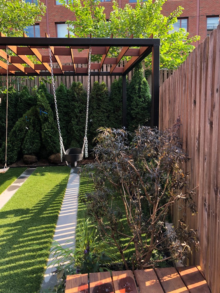 Example of a minimalist home design design in New York