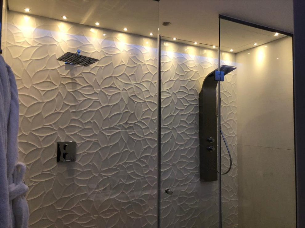 Cuarto de Baño con Diseño de Iluminación