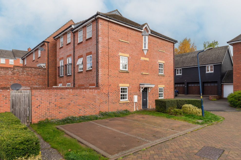 Chartwell Close -  Empty Property - Stage to Sell