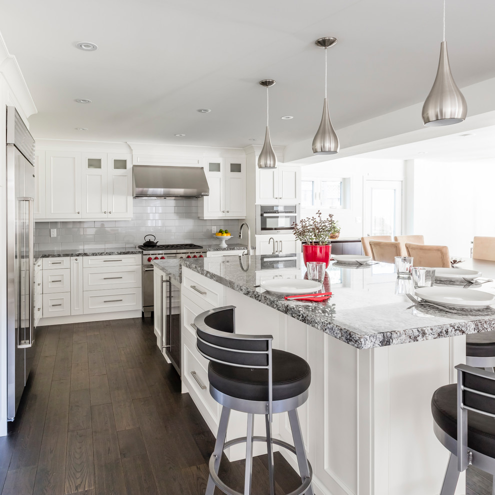 Kitchen - transitional kitchen idea in Toronto