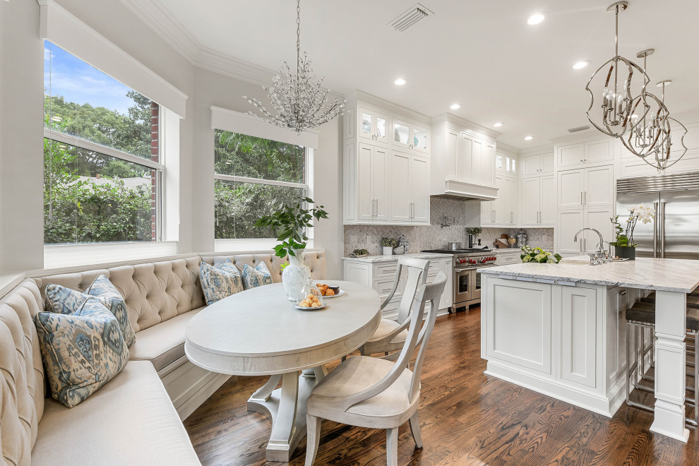 Inspiration for a transitional kitchen remodel in Jacksonville
