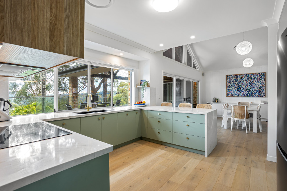 This is an example of a contemporary kitchen in Gold Coast - Tweed.