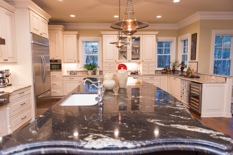 Inspiration for a transitional kitchen remodel in Wilmington