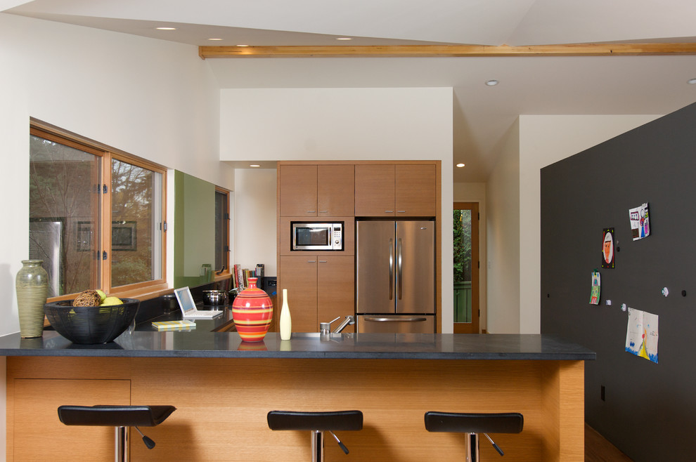 Example of a minimalist kitchen design in Seattle