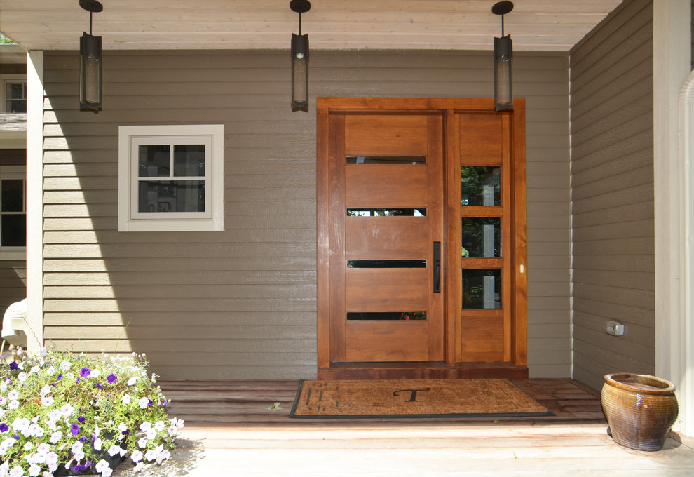 Example of a transitional entryway design in Milwaukee