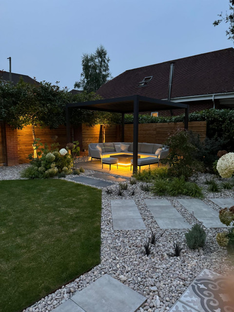 Hedge End contemporary-courtyard