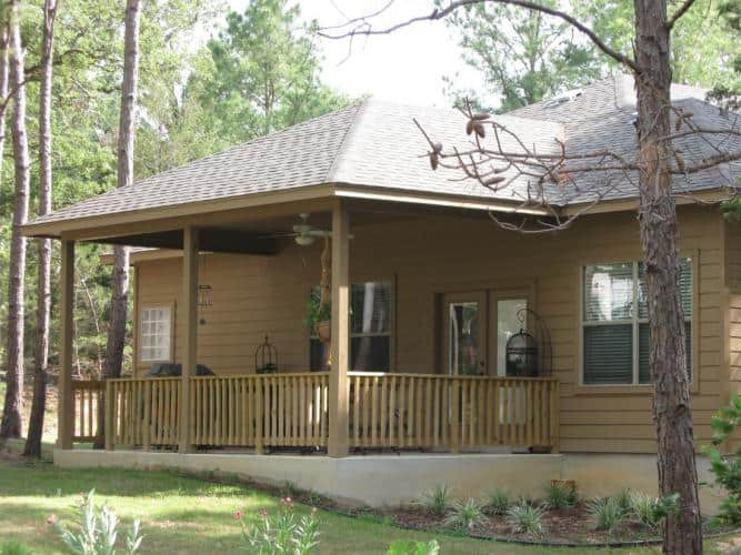 Example of a transitional home design design in Austin