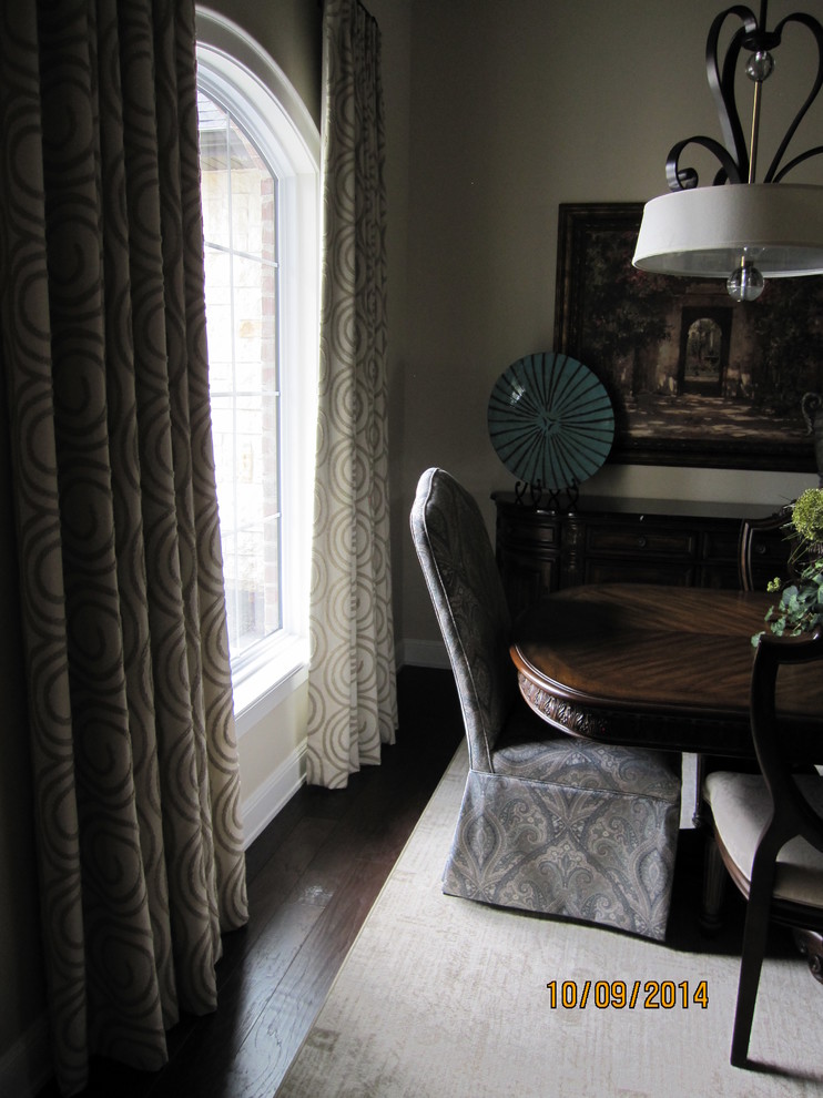 Inspiration for a mid-sized transitional dark wood floor home design remodel with beige walls