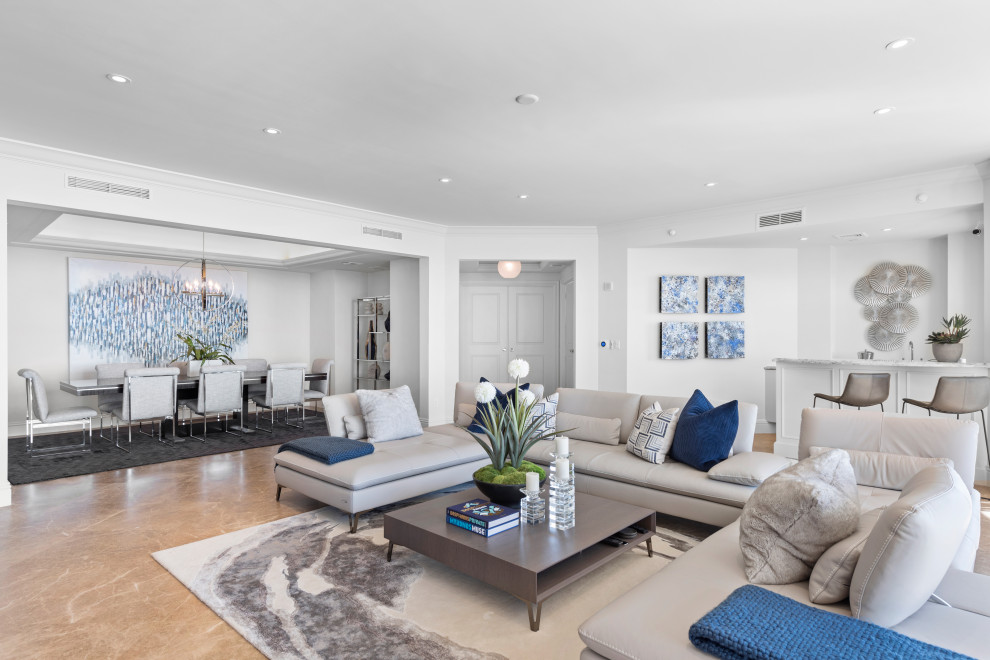 Transitional home design photo in Miami