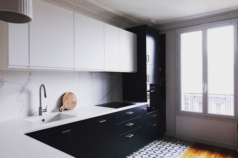 Photo of a contemporary kitchen in Paris.