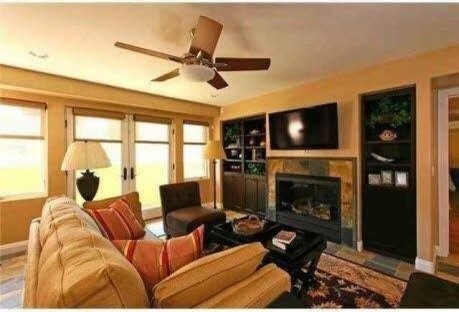 Inspiration for a transitional home design remodel in Chicago
