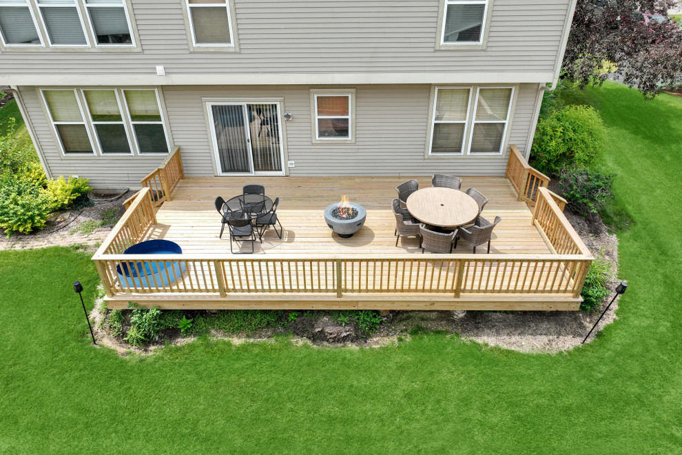 Inspiration for a backyard wood railing deck remodel in Chicago