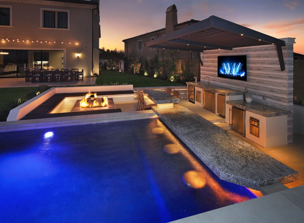 Inspiration for a modern pool in Orange County.
