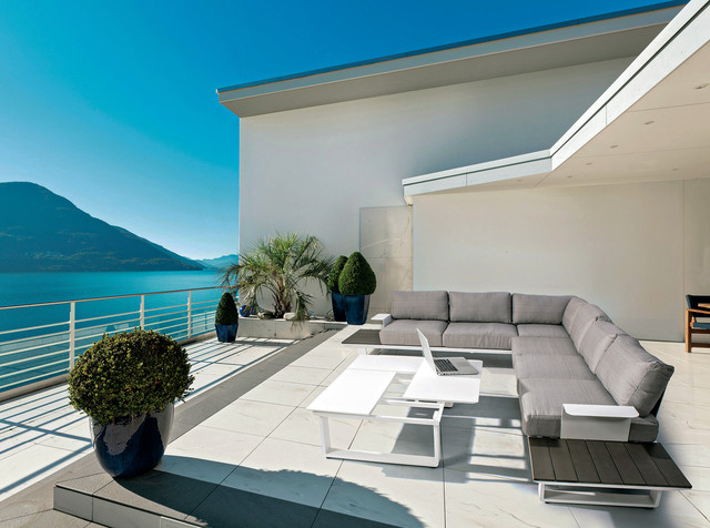 Terraza y jard&iacute;n coastal-deck