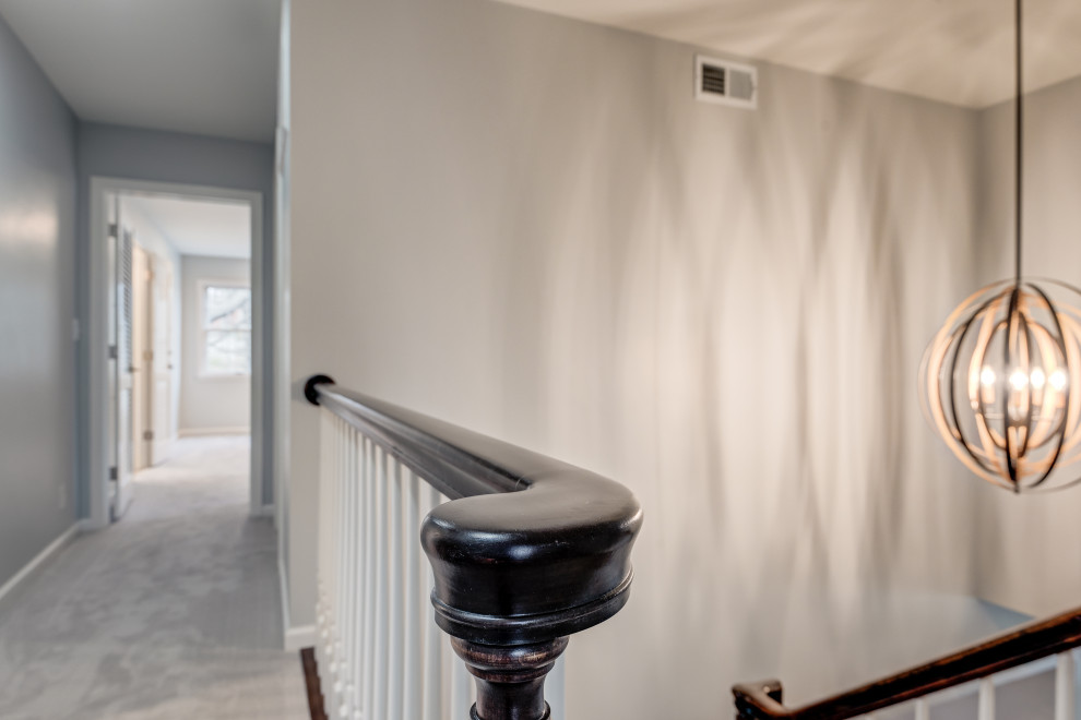 Example of a transitional home design design in Chicago
