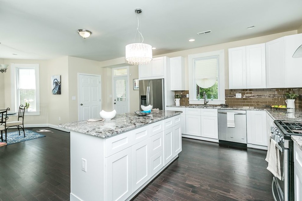 Kitchen - transitional kitchen idea in DC Metro