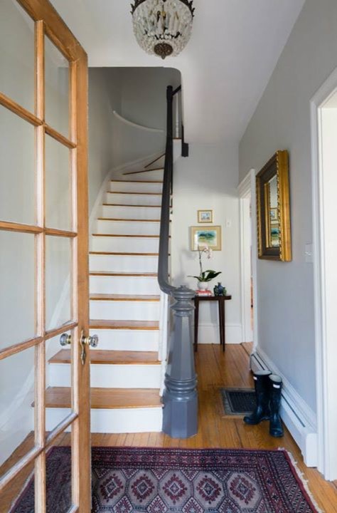 Transitional home design photo in Boston