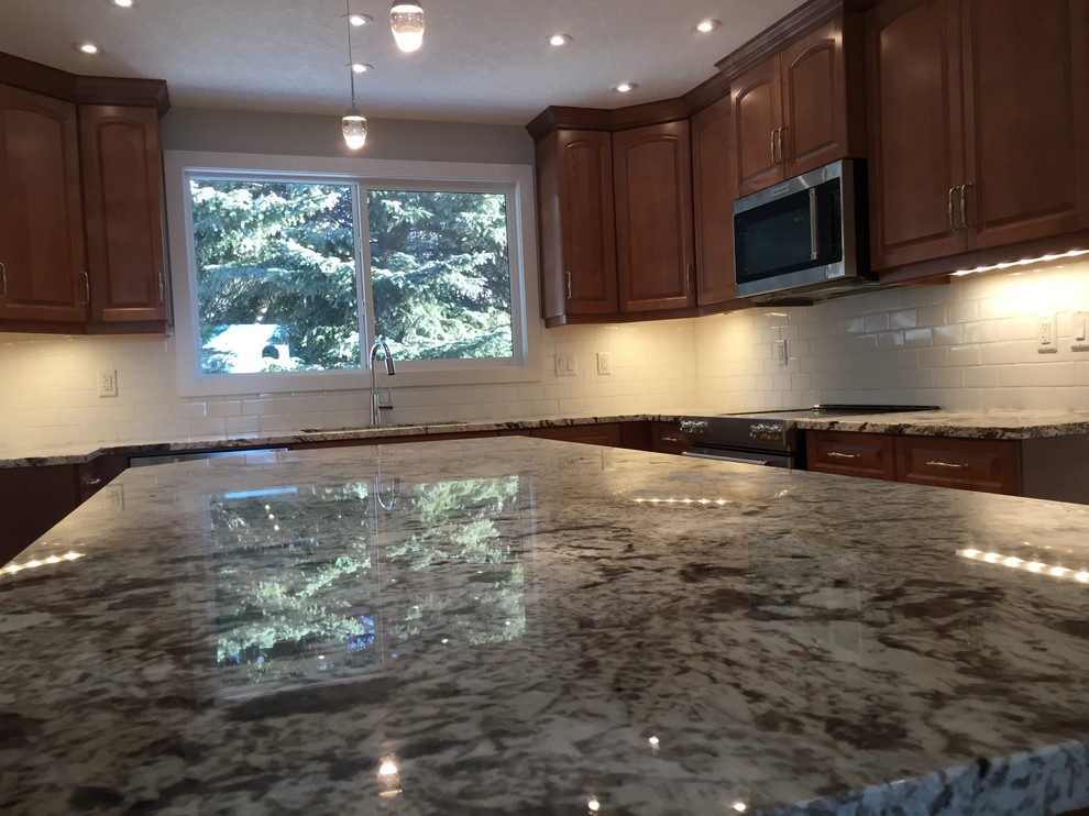 Kitchen - transitional kitchen idea in Calgary