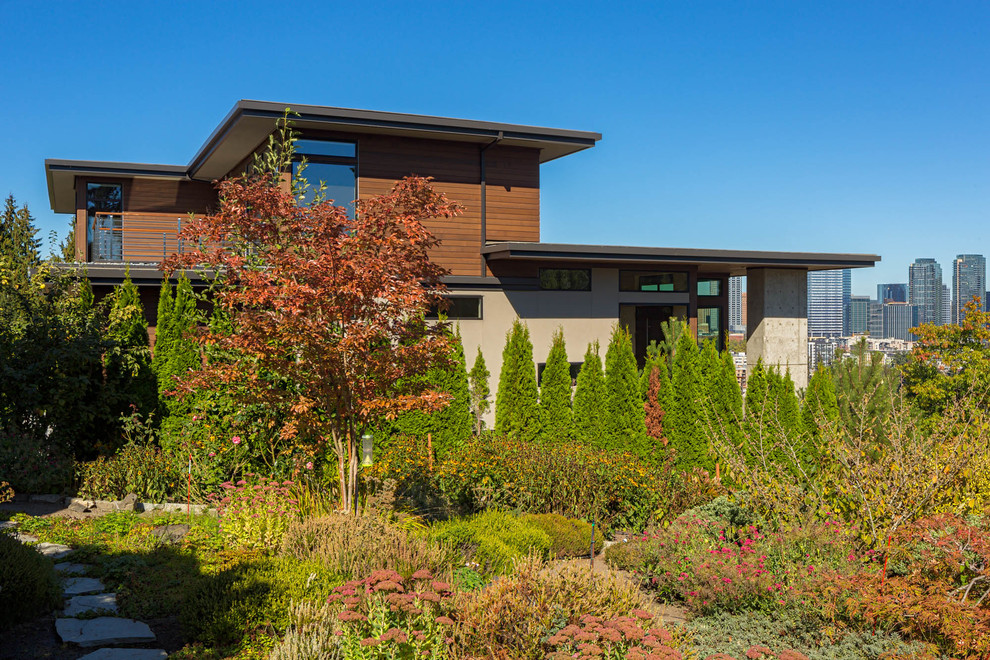 Photo of a contemporary home in Seattle.