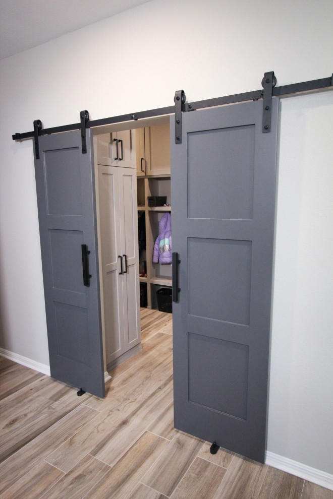 Home design - transitional home design idea in Austin
