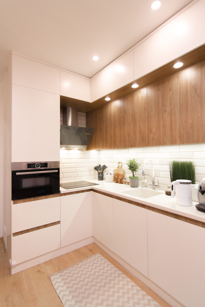 СВЕТЛАЯ КУХНЯ В СОВРЕМЕННОМ СТИЛЕ