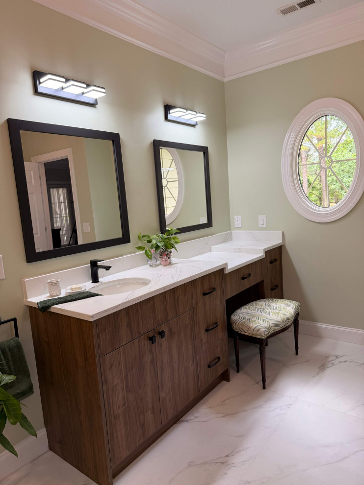 Bathroom - transitional bathroom idea
