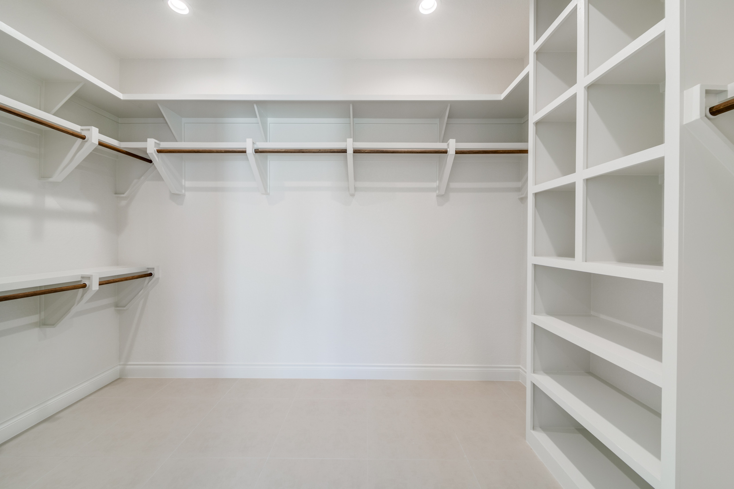 Spanish: 3,430 ft², 4 BR/3.5 BA/1 ST