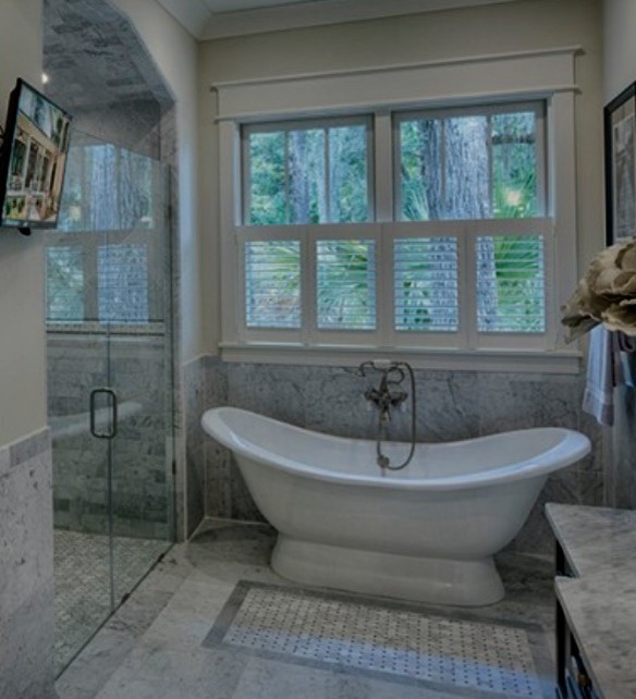 Example of a transitional bathroom design in Chicago
