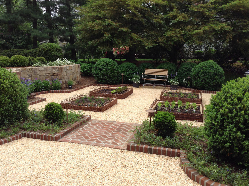 Inspiration for a mid-sized traditional full sun backyard gravel landscaping in DC Metro.