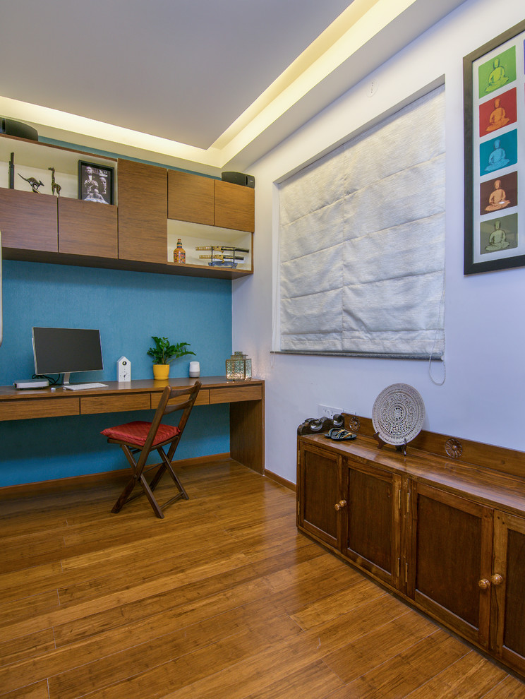 Photo of an eclectic home office in Bengaluru.