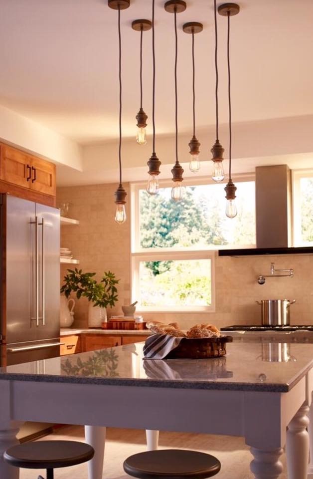 Transitional kitchen photo in Chicago