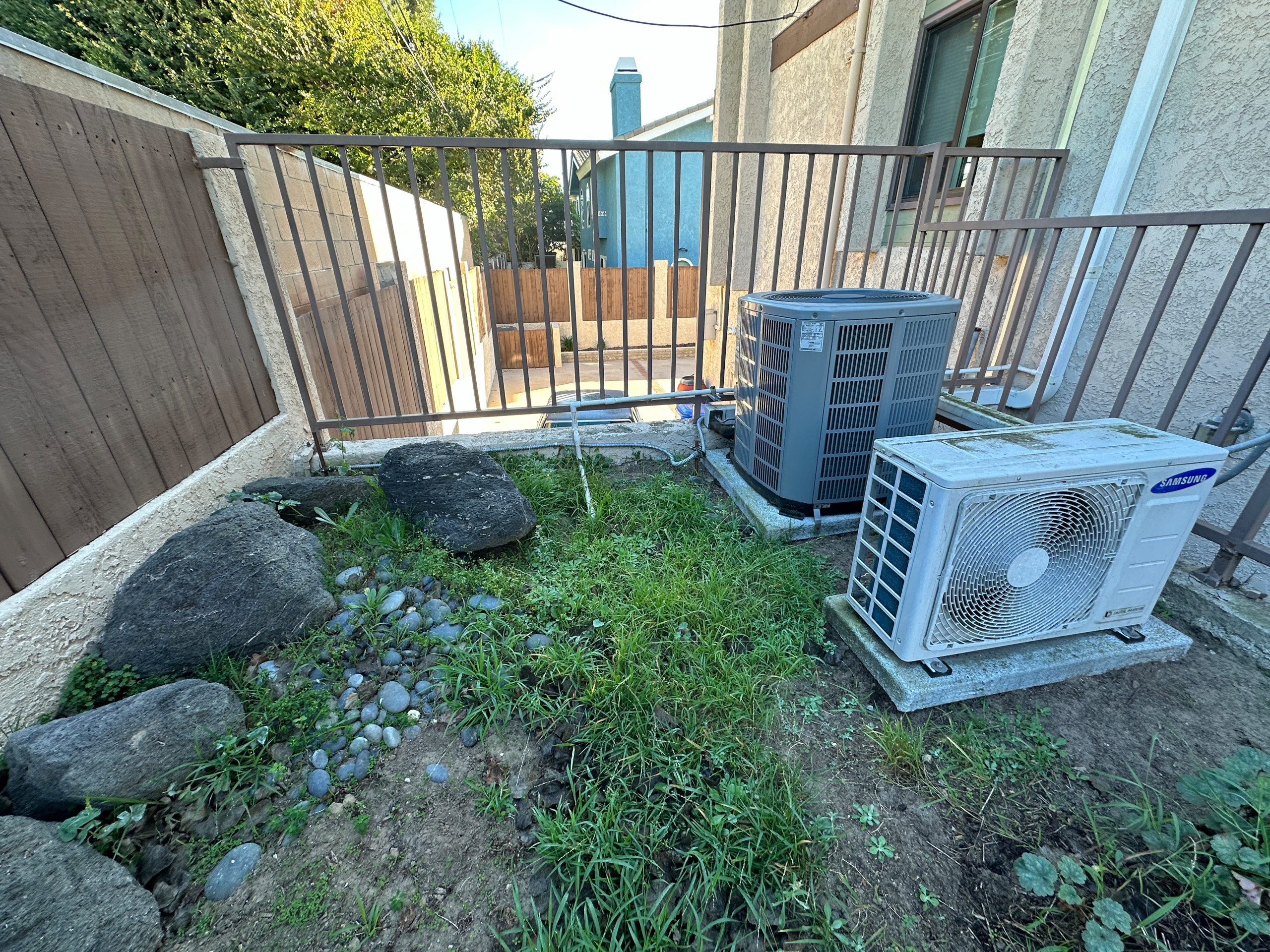 A Condo's Peaceful Front Yard Respite