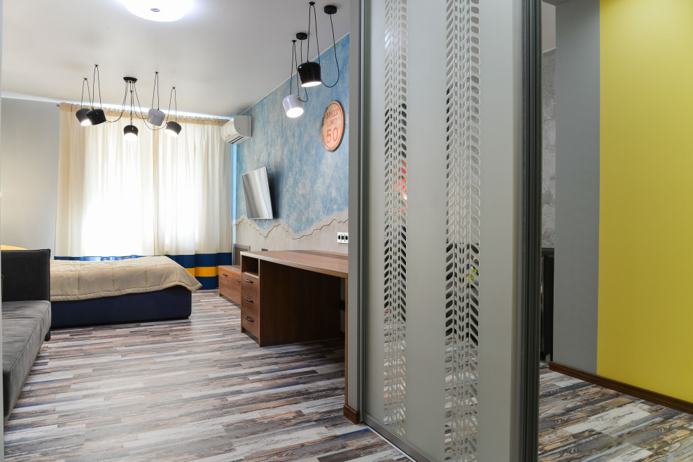 This is an example of a contemporary kids' room in Moscow with cork floors.