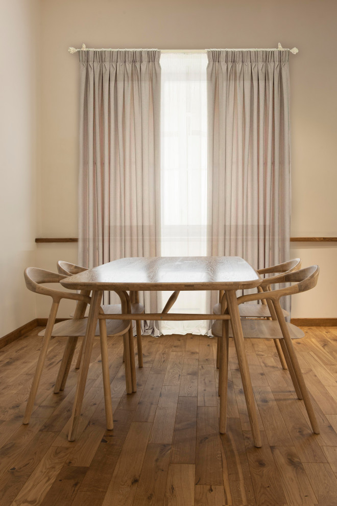 Столы и стулья