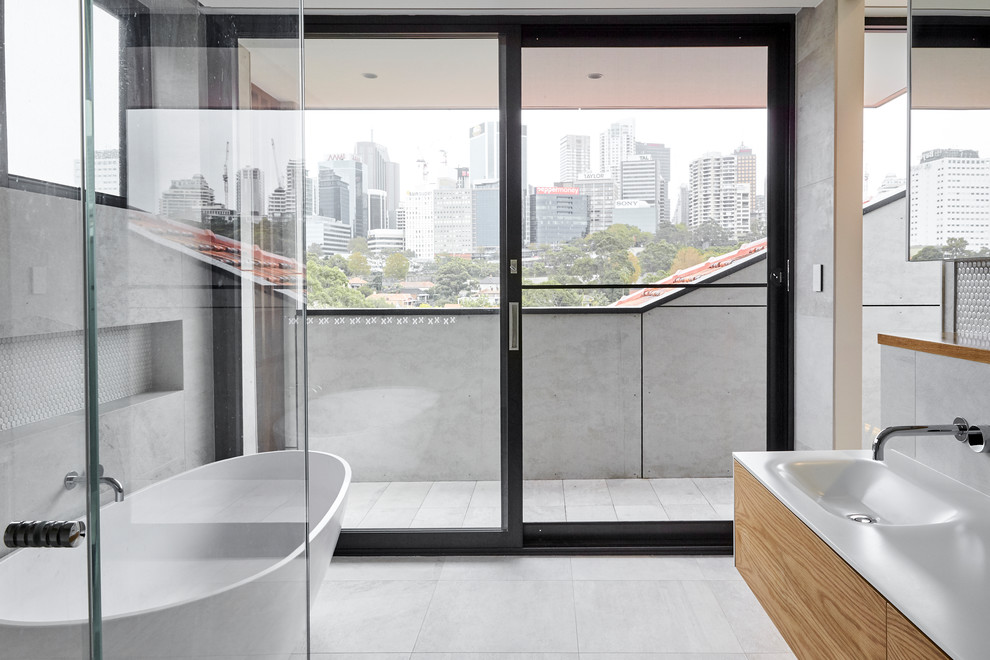 Photo of a contemporary bathroom in Sydney.