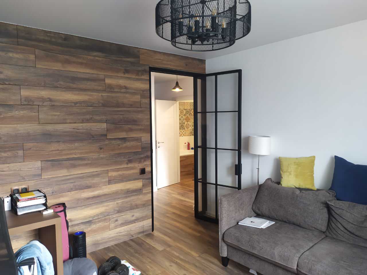 Лофт перегородка с распашной дверью