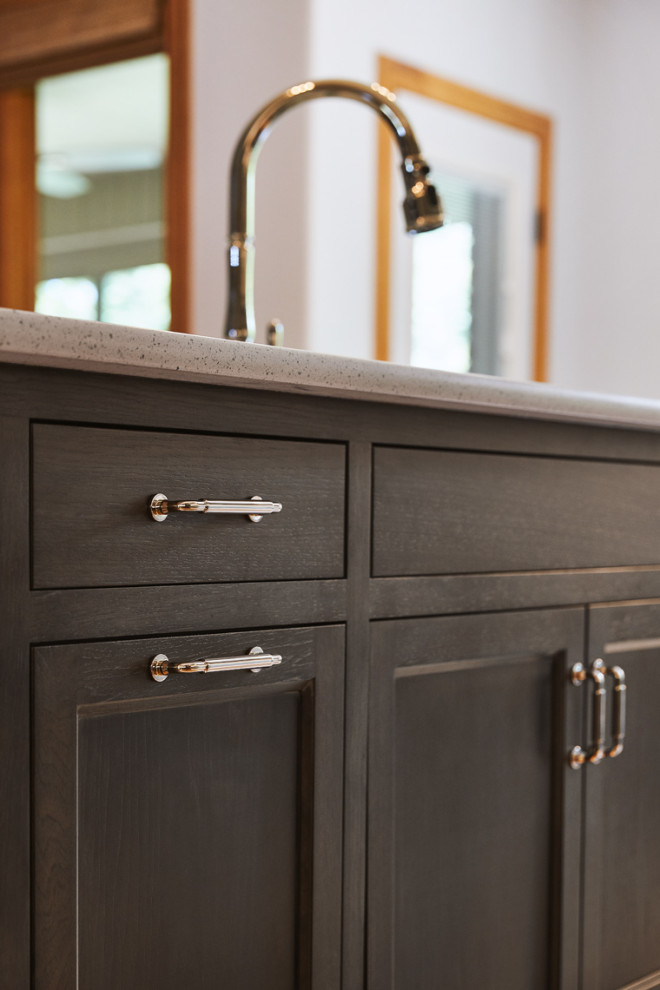Kitchen - transitional kitchen idea