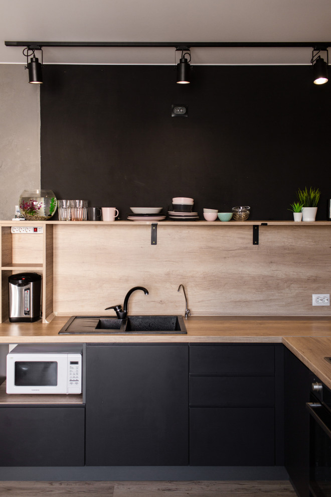 Черная брутальная кухня в современном стиле для тату-мастера