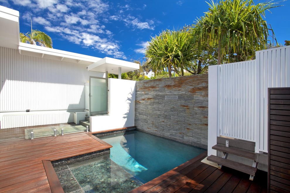 Photo of a modern pool in Brisbane.