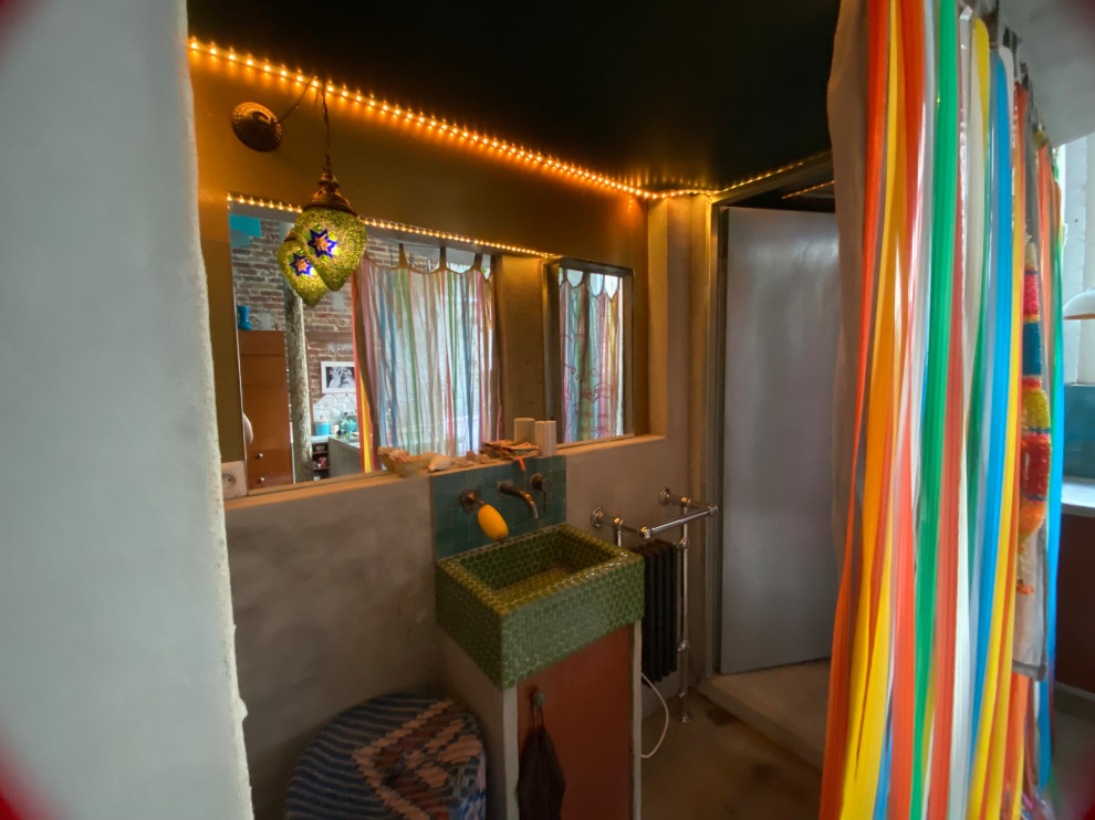 Transformation d'un local en loft brutaliste tropical
