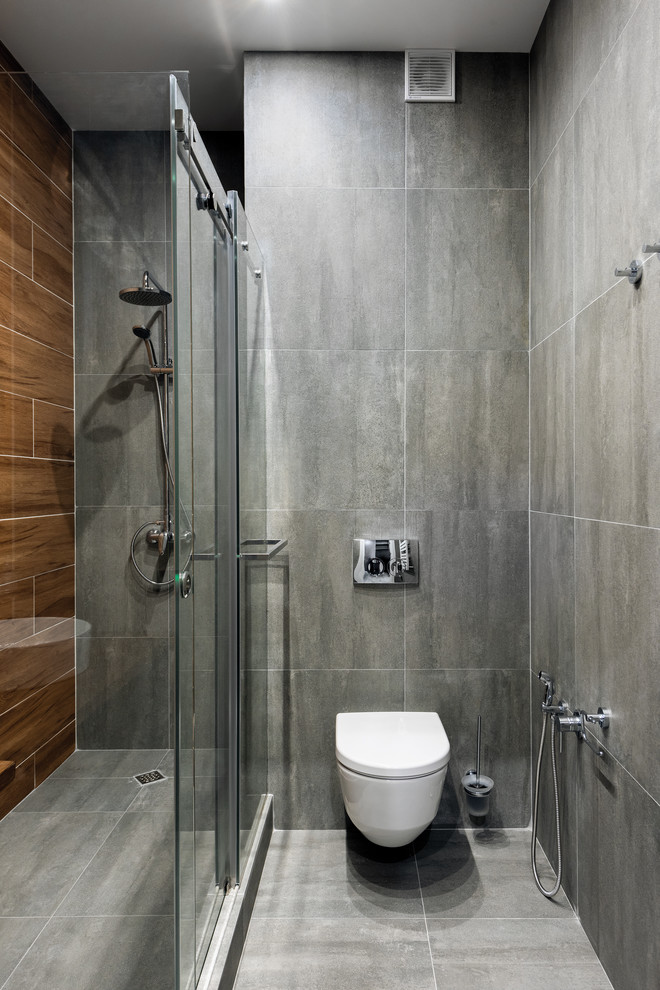 Спокойный, темный интерьер с элементами дерева