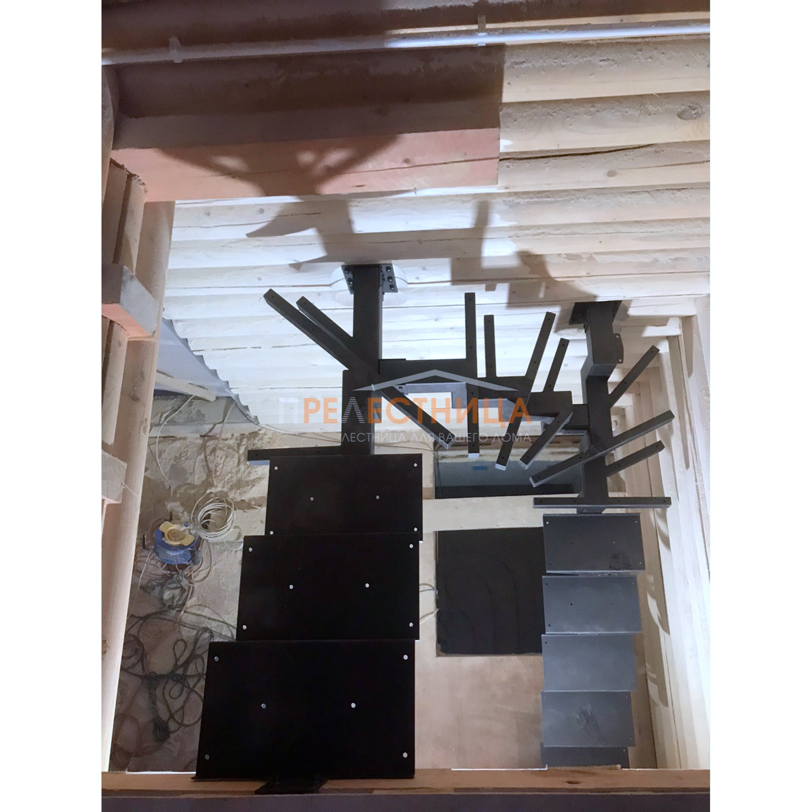 Металлокаркас лестницы серии Ассоль