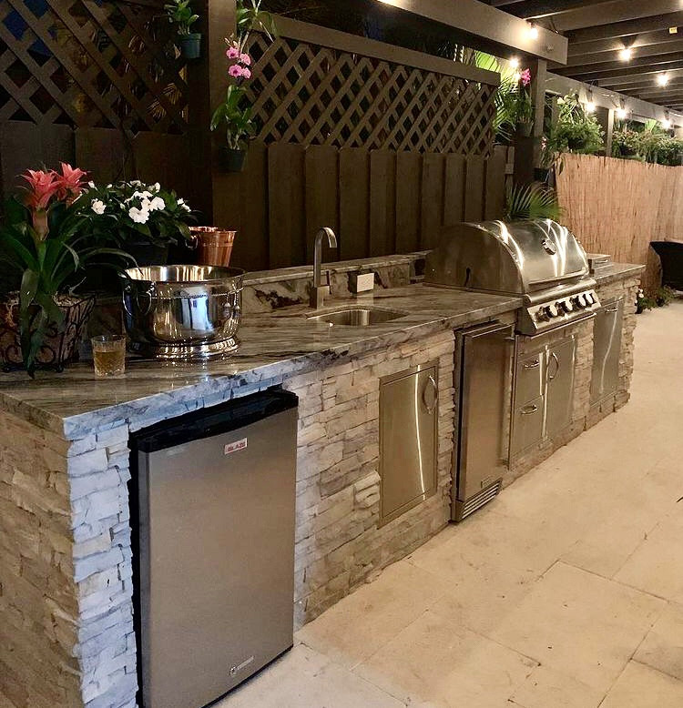 Kendall Blaze outdoor Kitchen Traditional Patio Miami by The